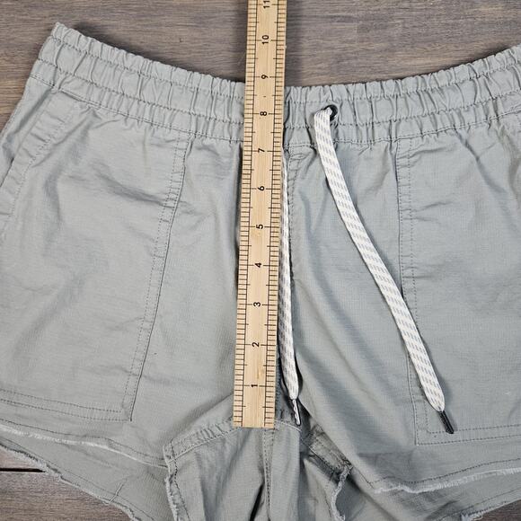 VUORI Women's Vintage Ripstop Short Light Olive Green Size XS Distressed - Picture 5 of 6